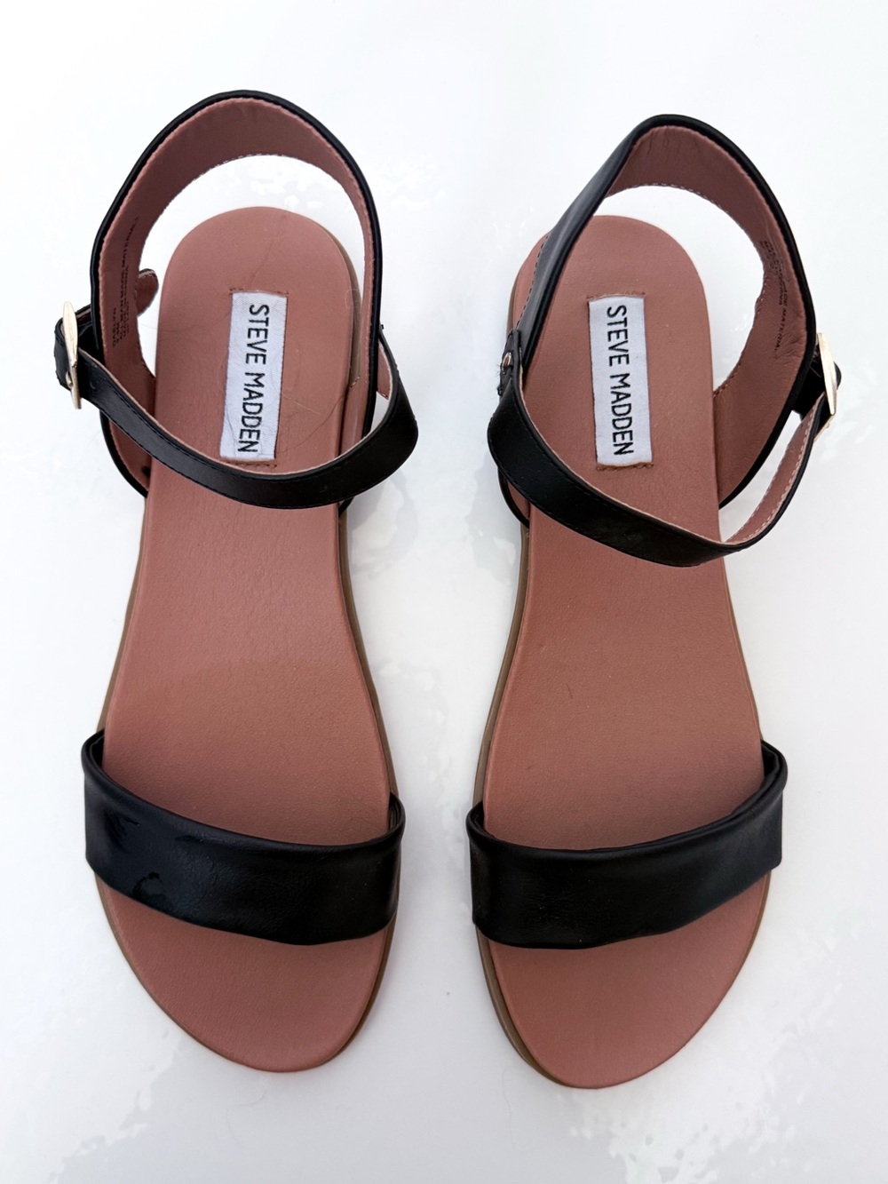 Steve Madden Daelyn Black Ankle Strap Flat Sandals Size 9.5 Leather Look - Picture 2 of 6